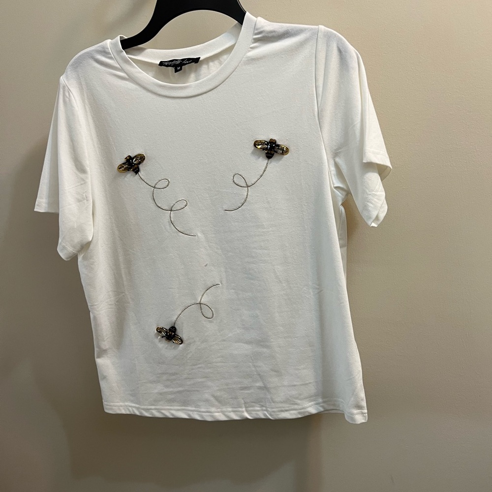 Twelfth Love Jeweled 1” Bee Embellished White Short-Sleeve Tee Size M NWT